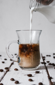 Read more about the article Warum wird Kaffee mit Milch vermischt?